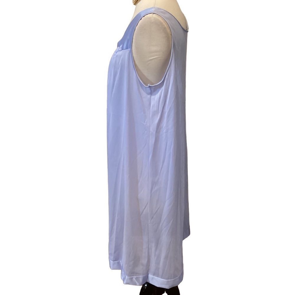 Vintage Vanity Fair Periwinkle Sleep gown USA Floral Detail Size Medium - Picture 4 of 11